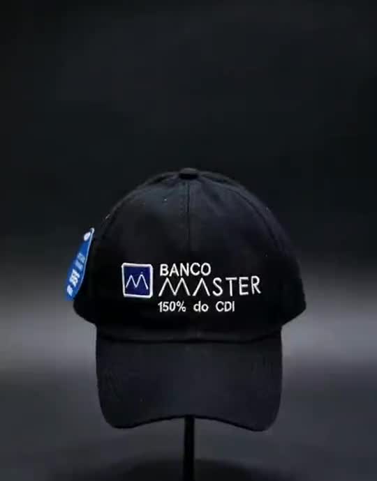 Boné Banco Master preto com bordado 150% do CDI